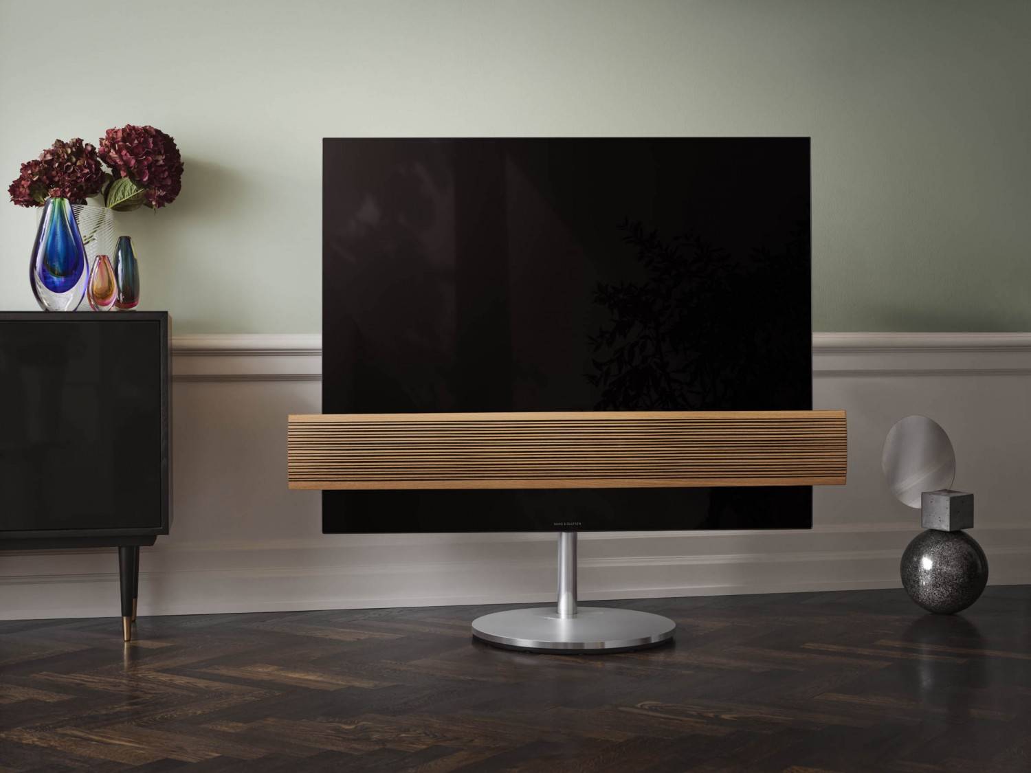 TV TV BeoVision Eclipse von Bang & Olufsen ist als „Wood Edition“ mit Eichenlamellen da - News, Bild 1