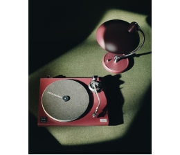 HiFi Kooperation mit Fritz Hansen: Technics präsentiert limitierte Edition des SL-40CBT Plattenspielers - News, Bild 1